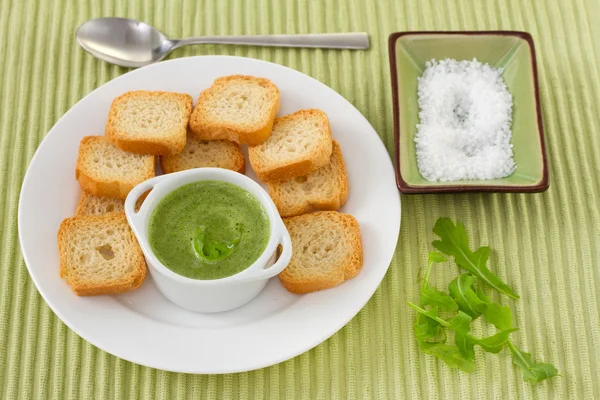 Green sauce with toasts — Stock Photo, Image