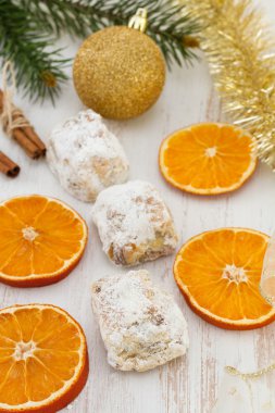 Noel kek ve kuru turuncu