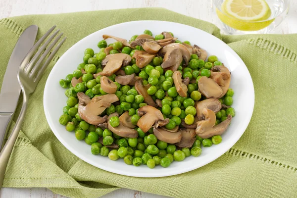 Green peas with mushrooms — Stock Photo, Image
