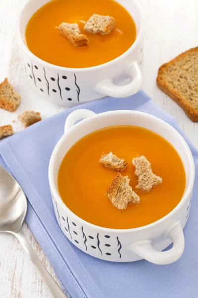 Kürbissuppe in Schüssel — Stockfoto