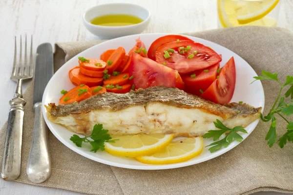 Fried plaice with lemon — Stock Photo, Image