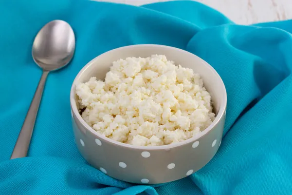 Cottage cheese in the bowl — Stock Photo, Image