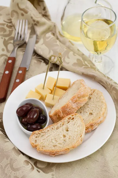 Bread with cheese and olives on the plate — Stock Photo, Image