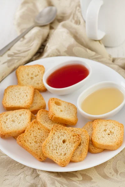 Toasty s džemem v miskách — Stock fotografie