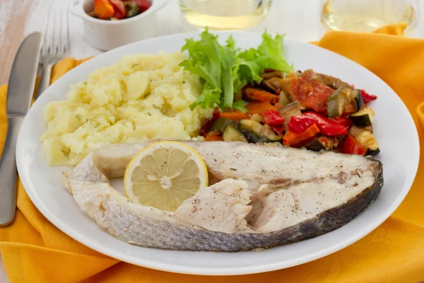 Boiled fish with vegetables, salad and mashed potato — Stock Photo, Image