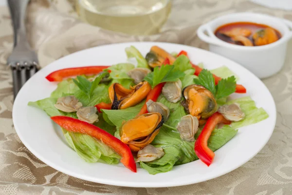 Seafood salad with pepper and glass of wine — Stock Photo, Image