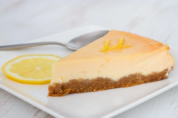 Lemon cheesecake on the plate with lemon — Stock Photo, Image