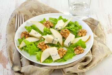peynir, armut ve cevizli salata