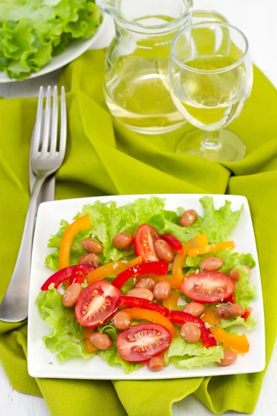 Salad with beans, tomato and pepper — Stock Photo, Image