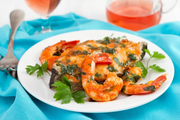 Fish with shrimps in sauce on the plate — Stock Photo, Image