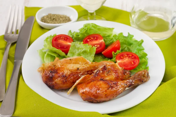 Fried chicken with salad — Stock Photo, Image