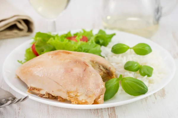 Boiled chicken and rice with fresh salad — Stock Photo, Image