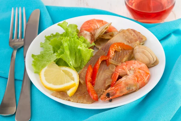 Fish with srimps and claims on the plate — Stock Photo, Image