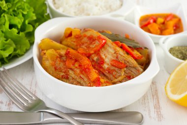 limon ve salata balık güveç