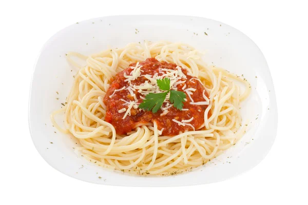 Спагетти болоньезе на белой тарелке — стоковое фото