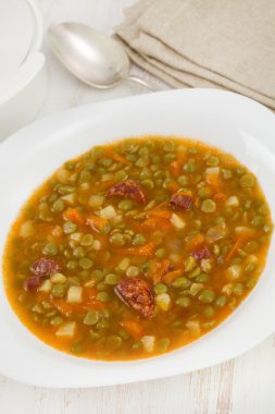 Bezelye çorbası plaka