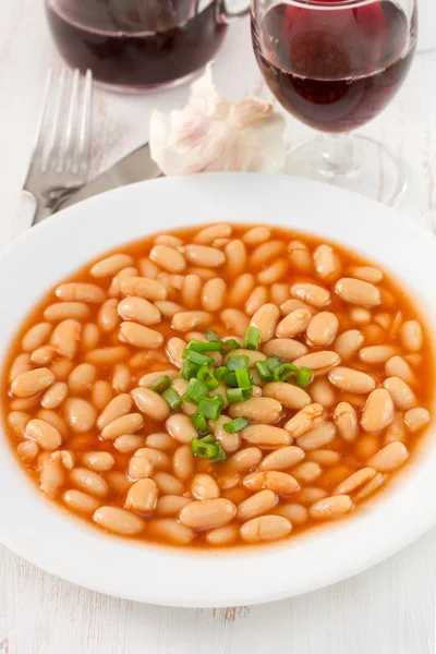 White beans in tomato sauce on the white plate — Stock Photo, Image