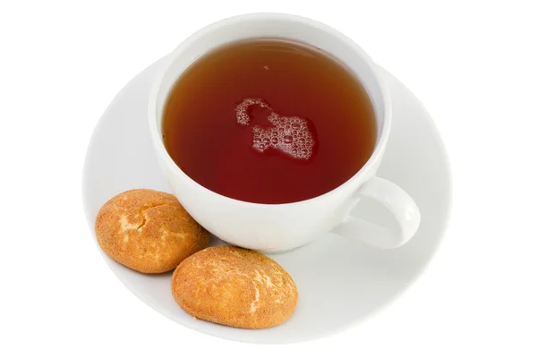 Xícara de chá com biscoitos no fundo branco — Fotografia de Stock