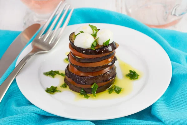 Eggplant with tomato, oil and cheese mozzarella — Stock Photo, Image