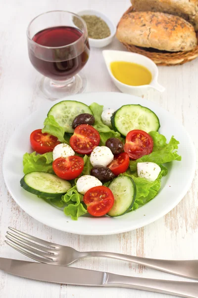 Vegetable salad with mozzarella — Stock Photo, Image