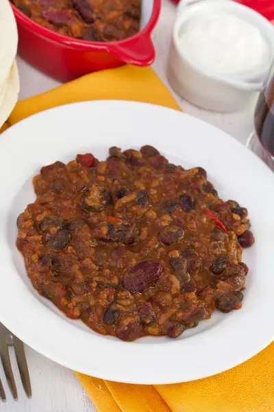 Beans with beef and tomato sauce — Stock Photo, Image