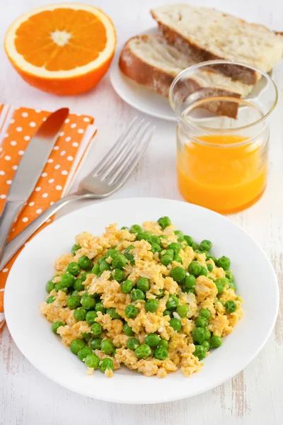 Egg with peas on the plate — Stock Photo, Image
