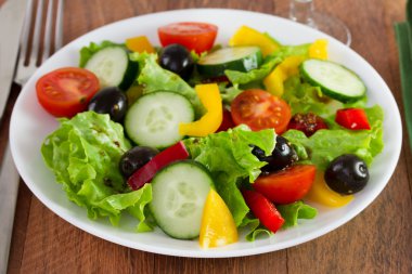 tabak taze sebze salatası