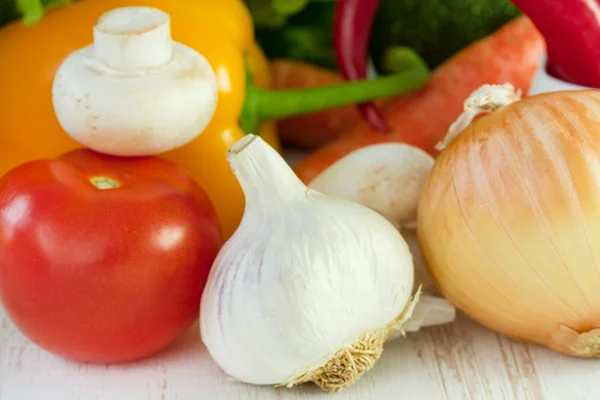 Ajo, tomate, cebolla, lechuga, champiñón y pimienta —  Fotos de Stock