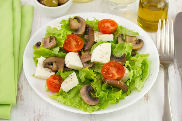 Salad with portobello, cheese and tomato — Stock Photo, Image