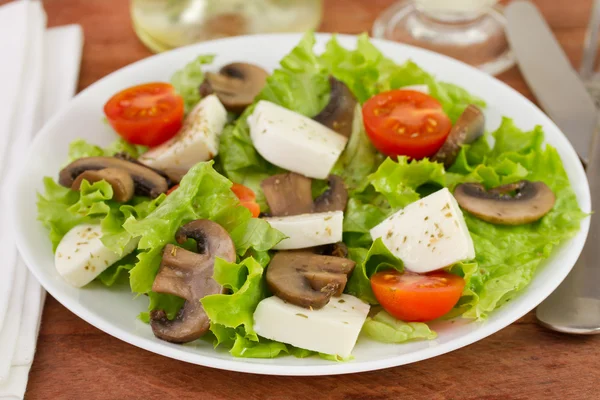 Salad with portobello, cheese and tomato — Stock Photo, Image