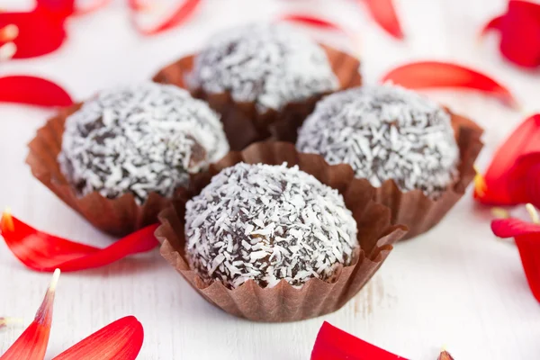 Chocolade truffels met kokos — Stockfoto