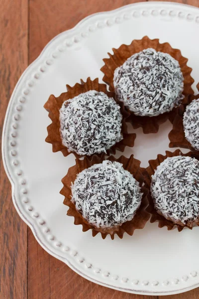 Chocolade truffels met kokos — Stockfoto