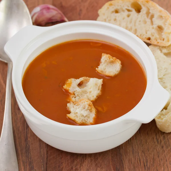 Tomato soup with bread in white bowl — Stock Photo, Image