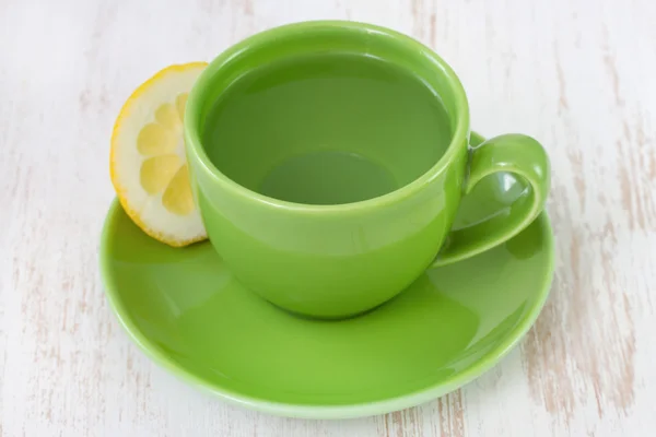 Taza de agua con limón — Foto de Stock