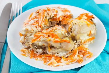 tavşan havuç ve plaka üzerinde krema ile