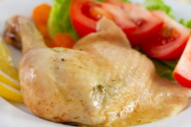 tavuk sebze ve salata ile