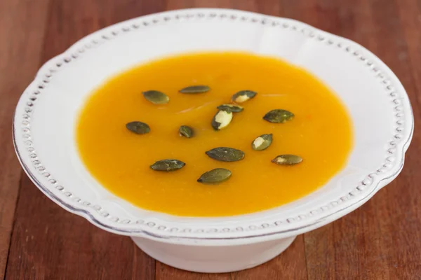 Sup sayuran di piring putih — Stok Foto