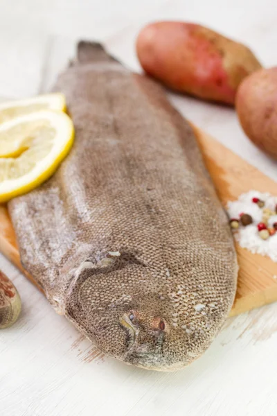 Fish with lemon — Stock Photo, Image