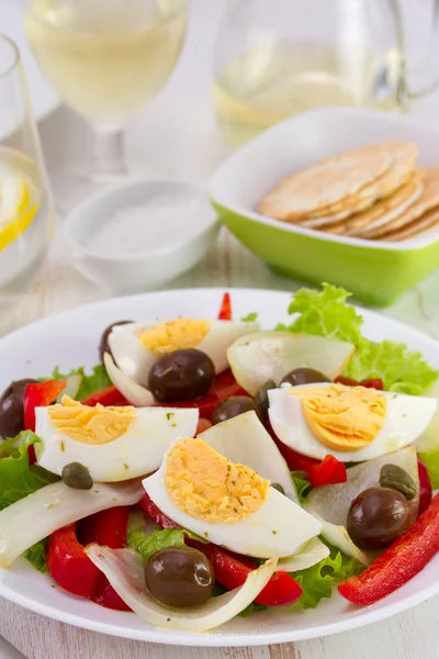 Salad with boiled egg and onion — Stock Photo, Image