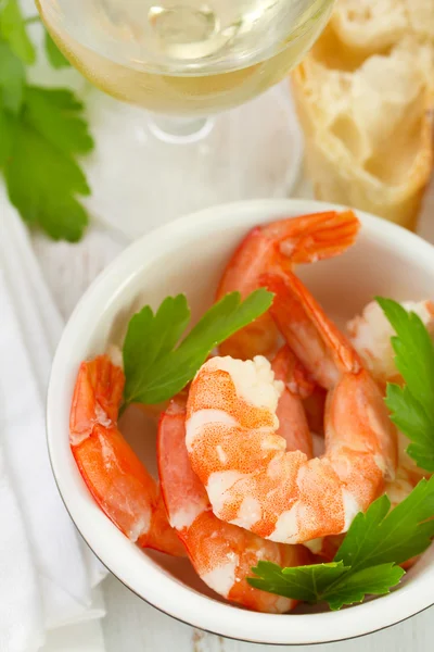 Boiled shrimps in the bowl — Stock Photo, Image