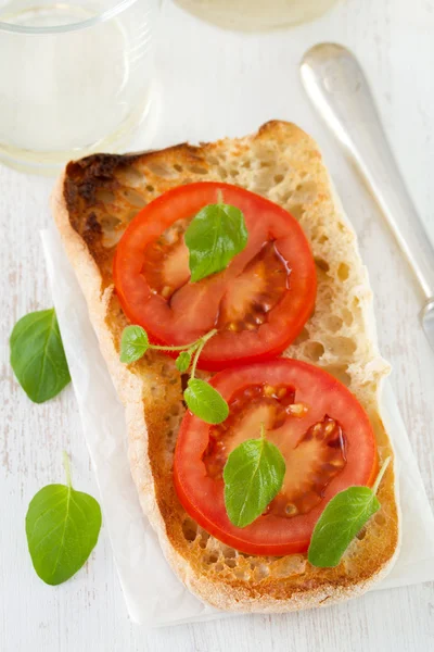 Toast with tomato and oregano — Stock Photo, Image