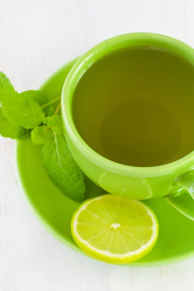 Чашка чая с мятой — стоковое фото