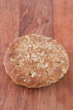 koyu kahverengi masada ekmek