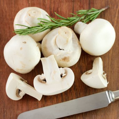 Biberiye ve bıçak ile petrol