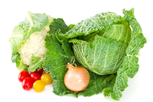 Beyaz arka planda taze sebzeler — Stok fotoğraf