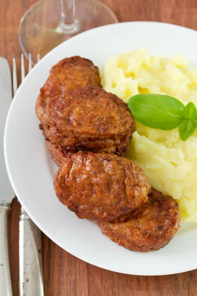 Boulettes de viande avec purée de pommes de terre — Photo