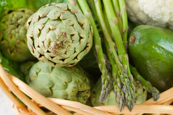 Artichoke with asparagus and avocado — Stock Photo, Image