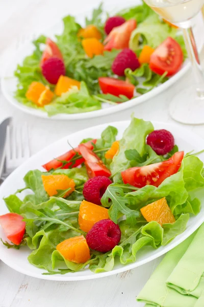Ahududu ile taze salata — Stok fotoğraf