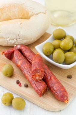 zeytin ve ekmek sosis
