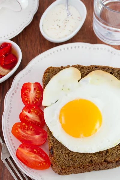 Fried egg with tomato — Stock Photo, Image